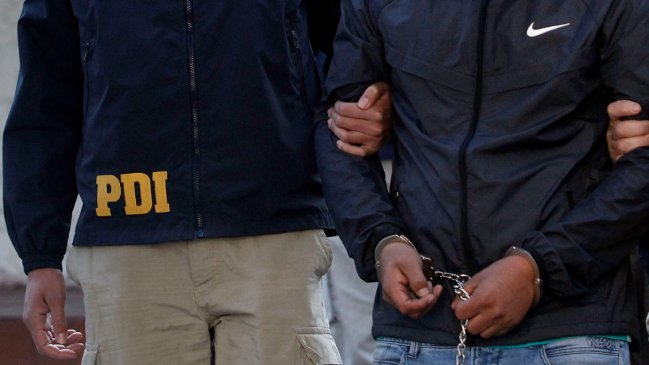 PDI detuvo a un profesor que mantenía imágenes y videos pornográficos de una alumna de 15 años