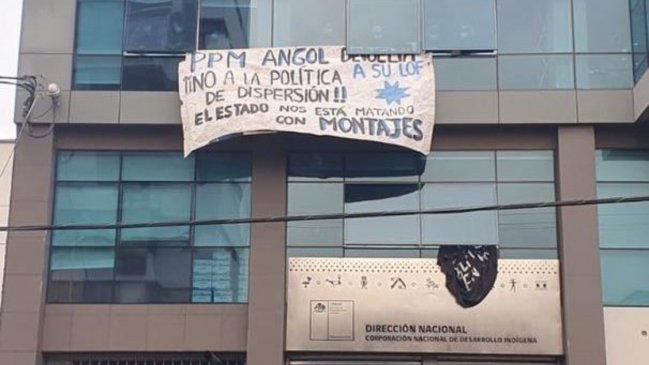 Grupo de estudiantes mapuche se tomó las oficinas de la Conadi en Temuco