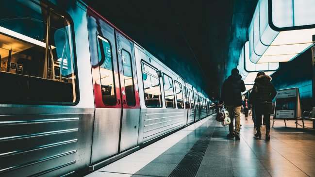 Pareja tuvo sexo en la cabina del conductor y retrasó media hora la salida de un tren
