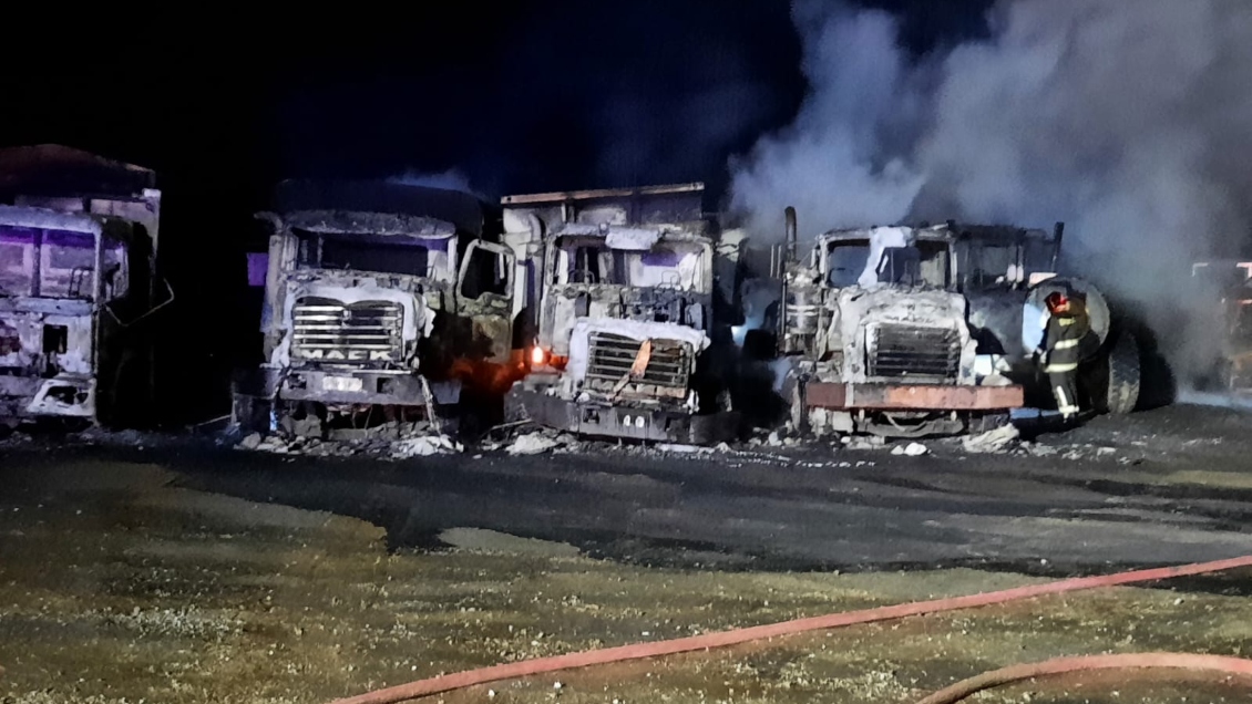 Ataque incendiario en Los Lagos dejó a persona lesionada y 20 camiones quemados