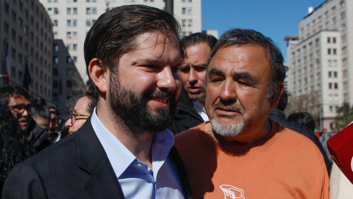 Abren sumario contra funcionario de La Pintana que participó en manifestación donde intervino Boric