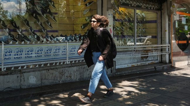 A puerta cerrada y sin debate público: Irán busca aprobar polémica ley del velo