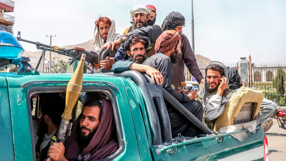 Afganistán: Menos derechos, más pobreza y castigo a mujeres marcan dos años de los talibanes en el poder