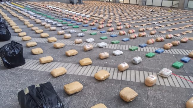 Decomisan más de 900 kilos de drogas en dos puntos de acopio en Alto Hospicio