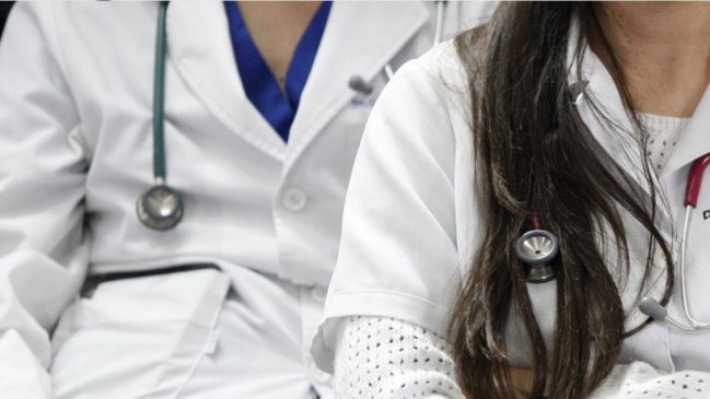  Para mejorar sus sueldos, médicos argentinos viajan a Chile para hacer turnos en hospitales y clínicas  