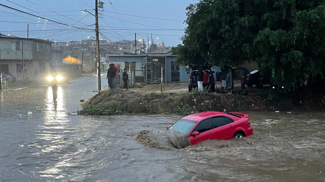 Tormenta tropical Hilary causa estragos en México e ingresa también a Estados Unidos