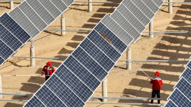 Crece con rapidez producción de industrias fotovoltaica y de baterías de litio de China