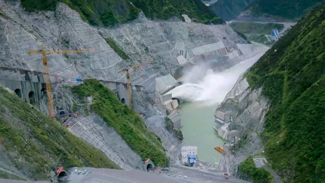 Comienza construcción de megacentral fotovoltaica en suroeste de China