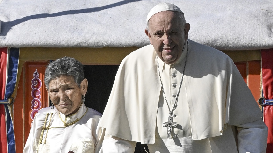 Grupo de católicos chinos desafió a Pekín y visitó al papa en Mongolia