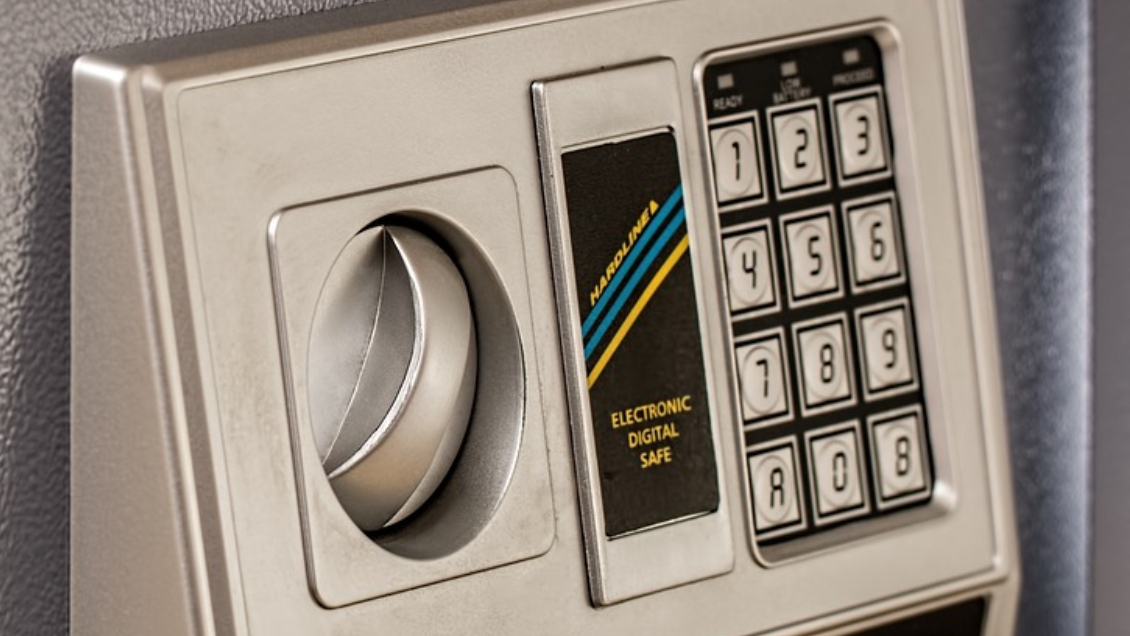 Delincuentes robaron caja fuerte desde empresa textil en Pudahuel