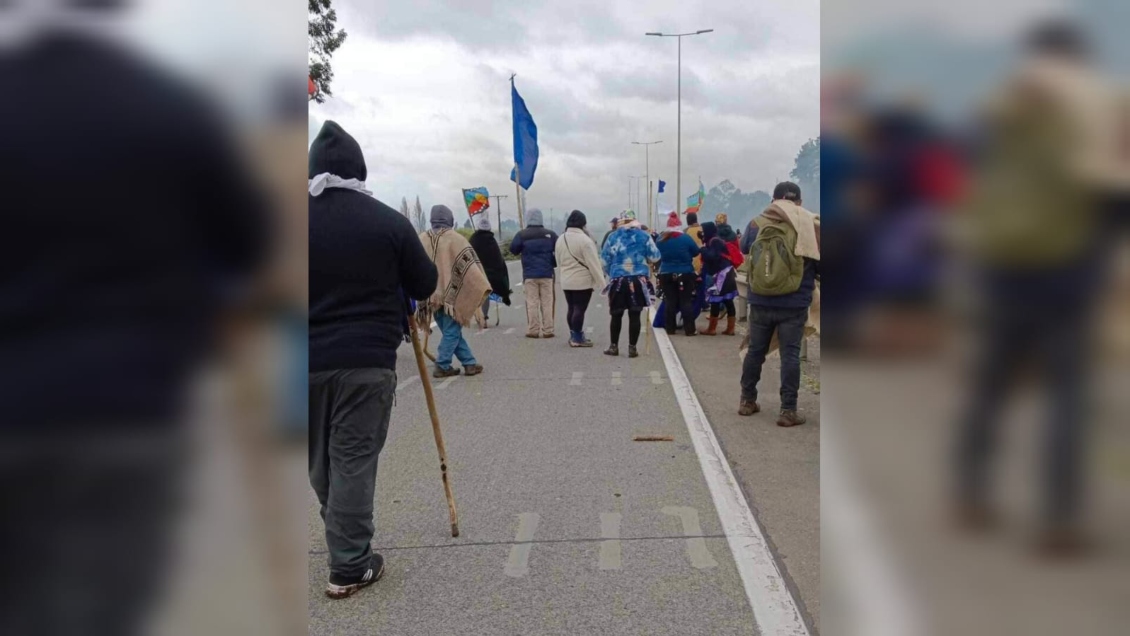 Perquenco: Comunidades mapuche cortan Ruta 5 Sur contra la Ley de Usurpaciones