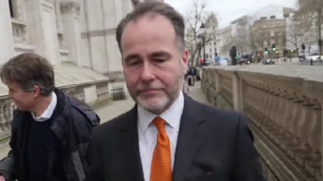 Renunció diputado británico acusado de manosear a dos hombres