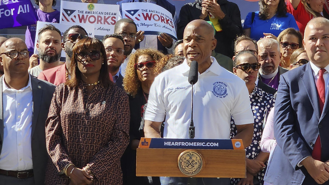 Acusan xenofobia de alcalde de Nueva York tras dichos contra inmigrantes