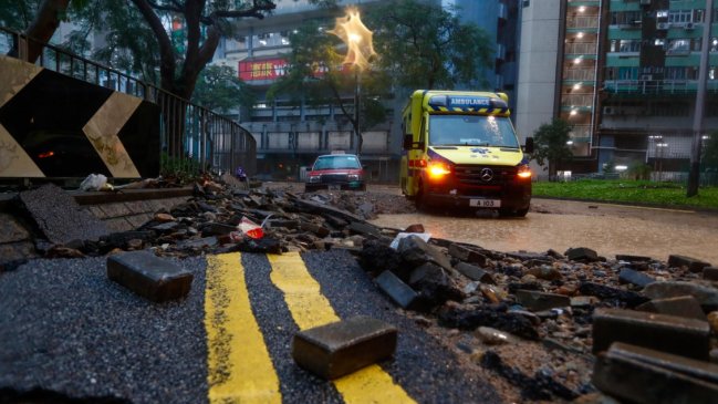 Un temporal sin precedentes en 140 años causa graves inundaciones en Hong Kong