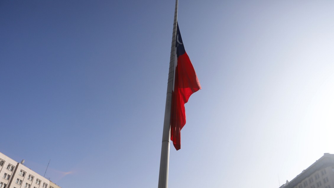 Diputados buscan que el himno se vuelva a cantar cada lunes en los colegios