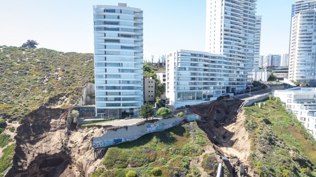Reñaca: Denuncian robos en edificios evacuados por socavones