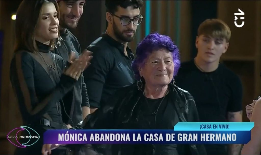 Mónica Ramos dejando la casa de "Gran Hermano"