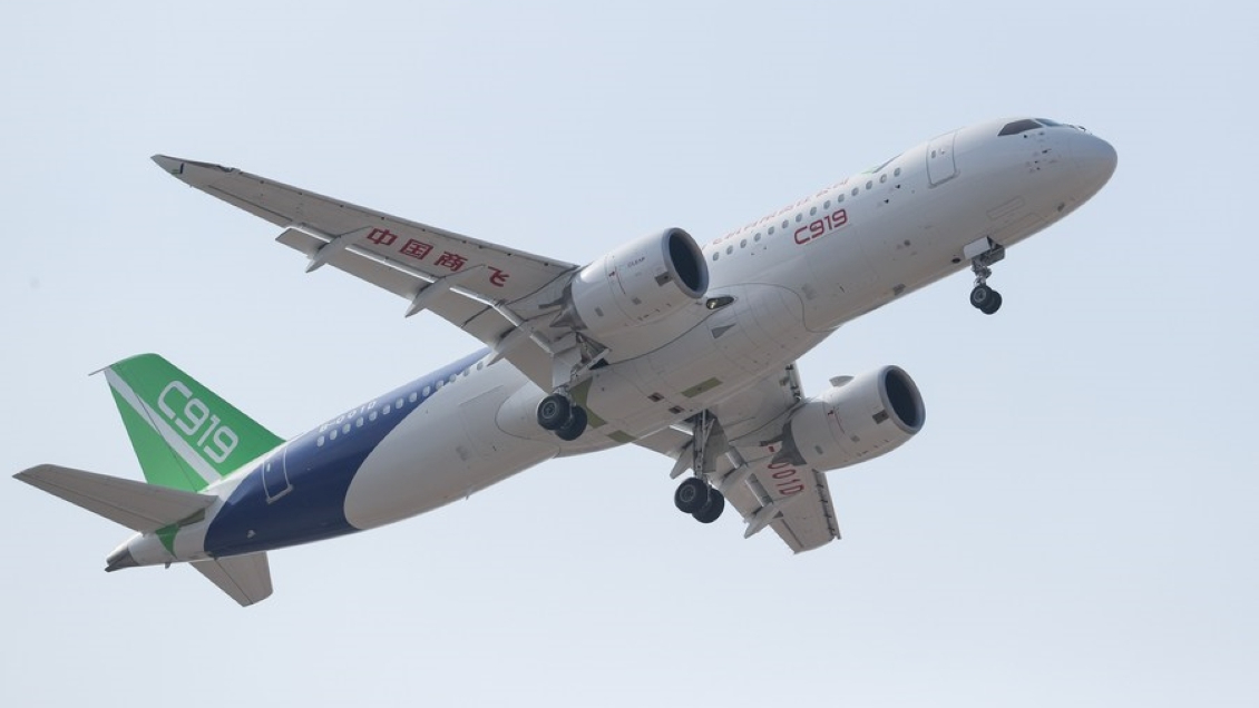 Modelo de avión chino C919 comienza vuelos de demostración en Xinjiang