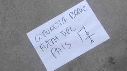  Presidente Boric denunció que lanzaron panfletos en la casa de sus padres  