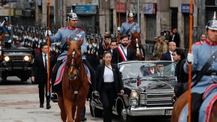   Te Deum: La llegada del Presidente Boric en el Ford Galaxie 