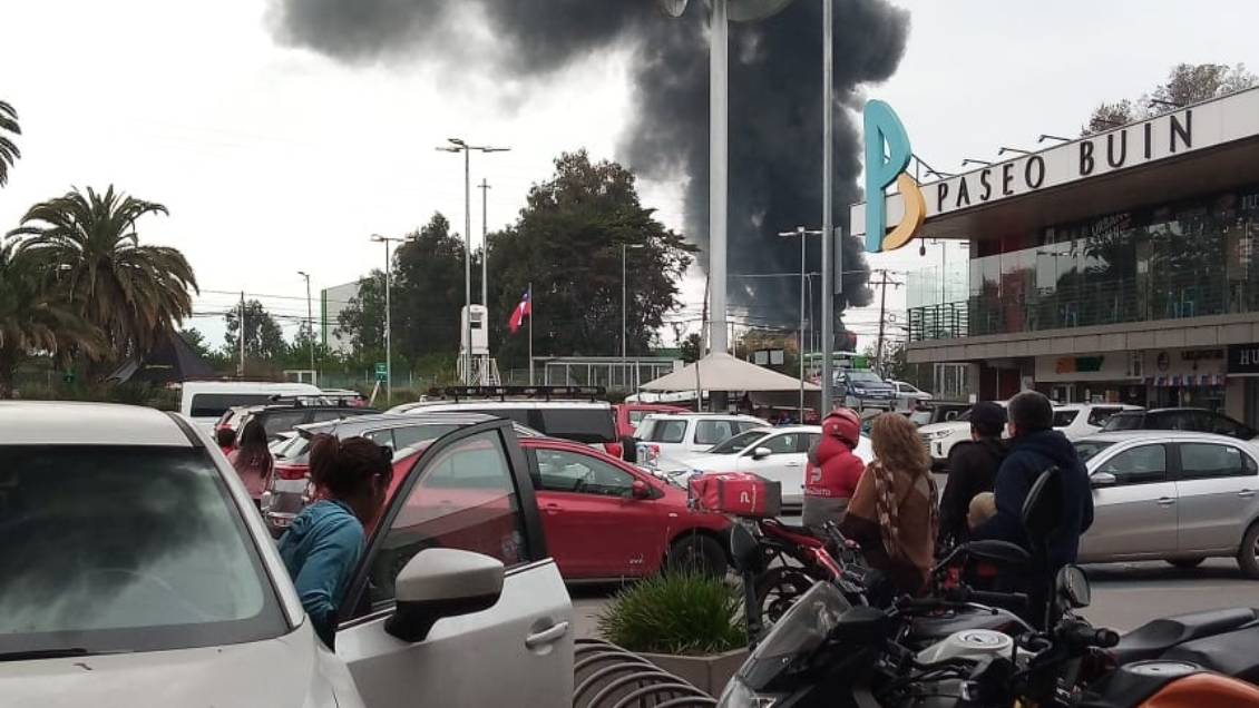 Incendio afectó a empresa de alimentos en Buin
