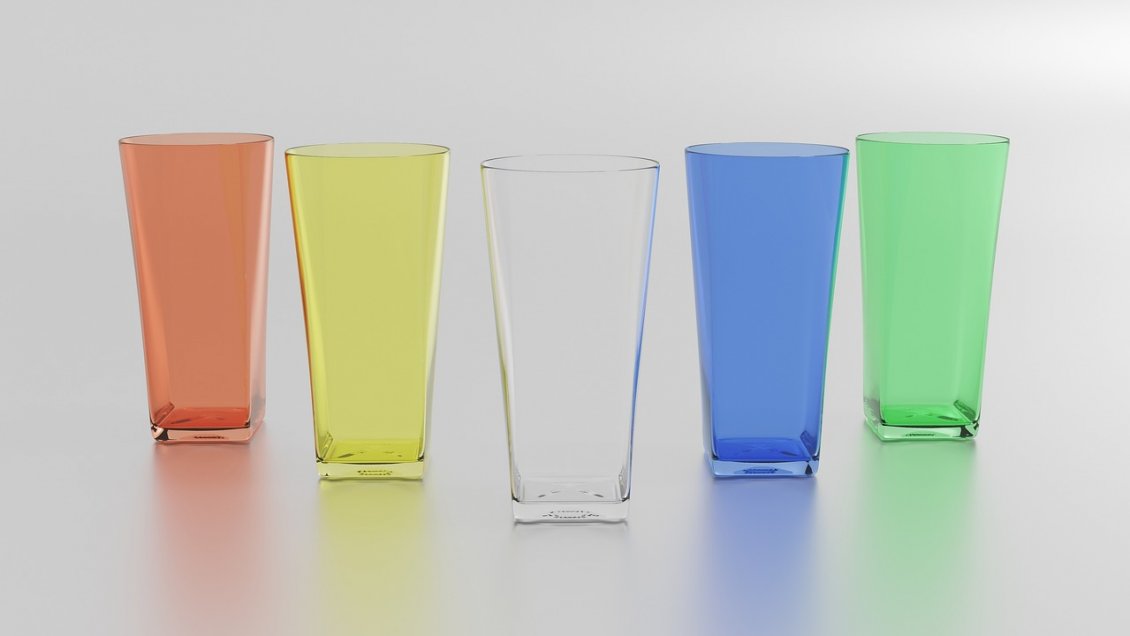 Estudio alerta que tomar líquidos en vasos de vidrio de color es peligroso para la salud