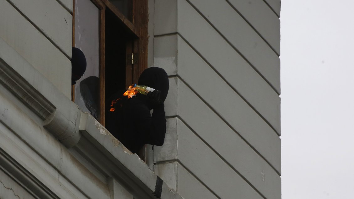 Hassler anunció querella por amenaza de quemar vivo a inspector del Liceo de Aplicación