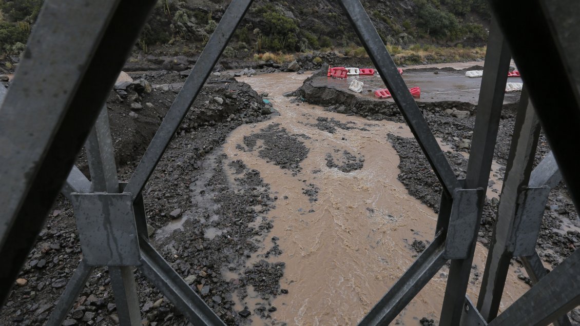 Comenzó traslado de puente mecano para reconectar sector de Cochamó