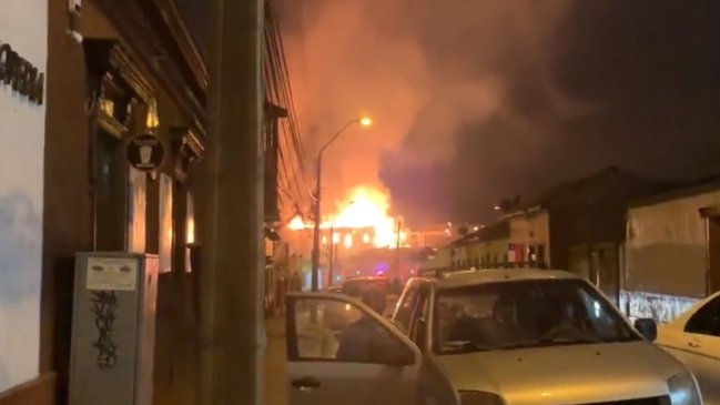 Cuatro inmuebles resultaron dañados en incendio en centro de La Serena
