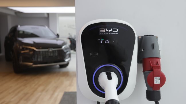 Académico: Penetración de autos eléctricos en Chile será de la mano de China