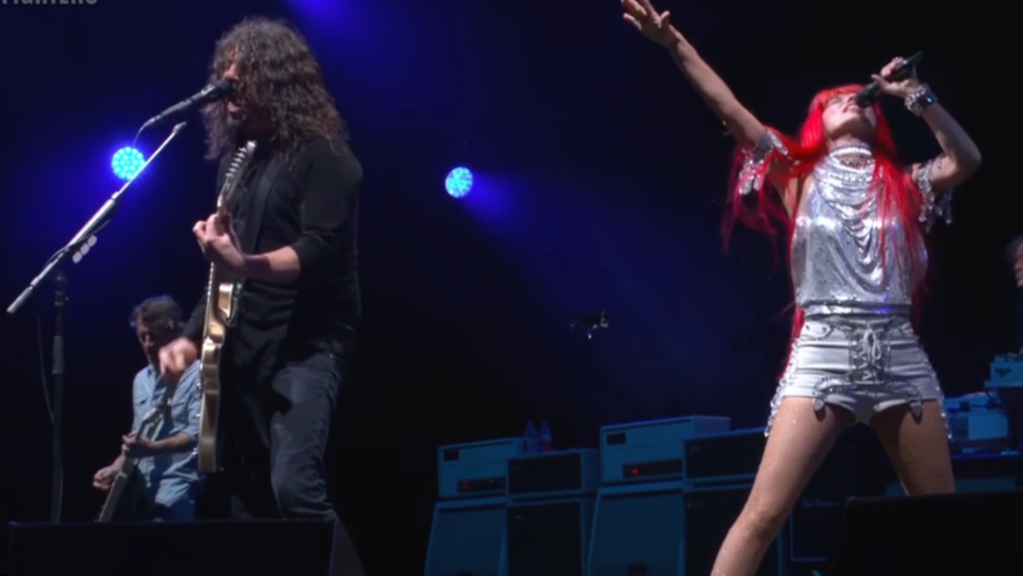 Foo Fighters y Shania Twain hicieron potente versión en vivo de 