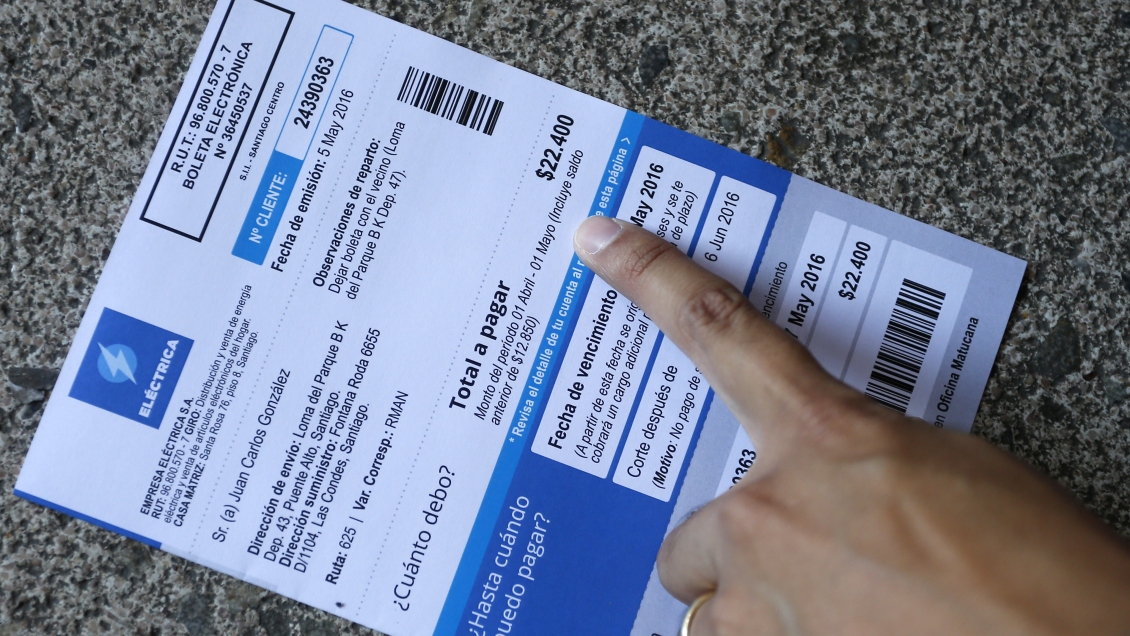 Gobierno y Senado firman acuerdo para graduar alza de tarifas eléctricas