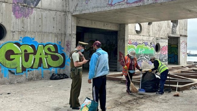 Coquimbo: Incautan pistola y estoques en desalojo de edificio abandonado