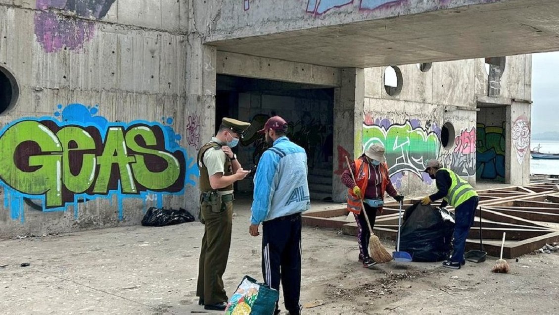Coquimbo: Incautan pistola y estoques en desalojo de edificio abandonado