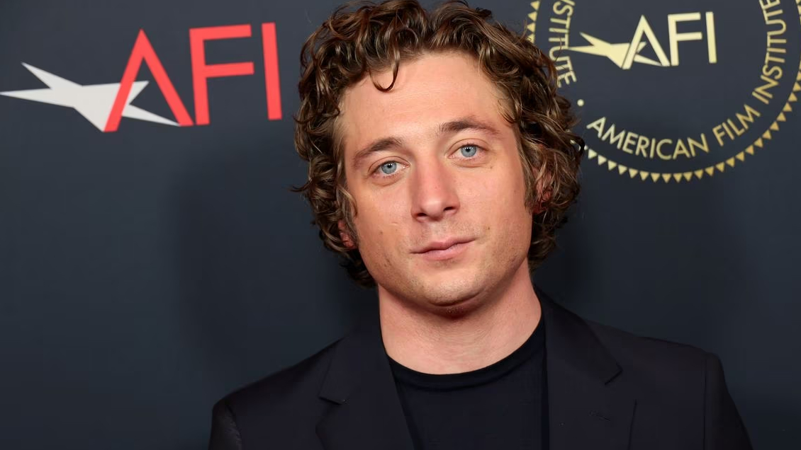Jeremy Allen White debe hacerse un alcotest antes de ver a sus hijas