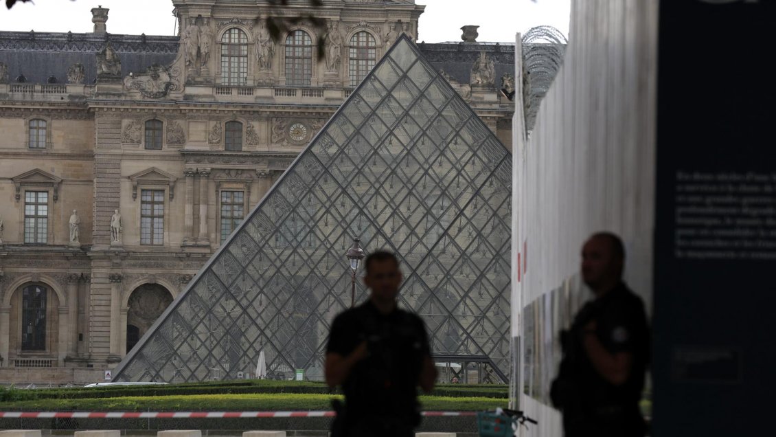 Evacuaciones del Louvre y Versalles en pleno temor a nuevo atentado islamista en Francia