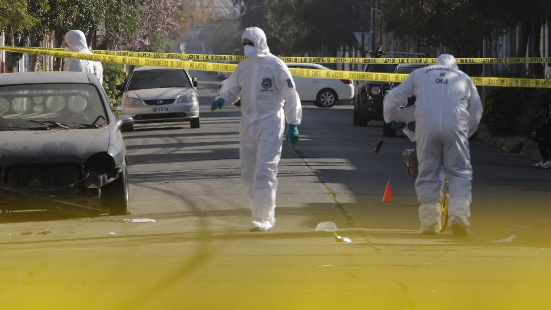 Tres fallecidos dejó balacera en local irregular de comida de Santiago