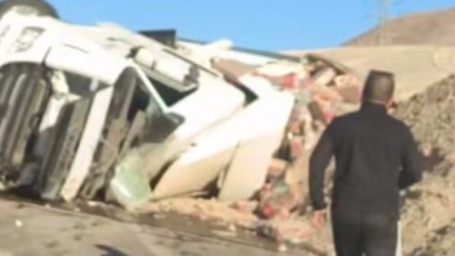 Camionero murió al volcar su vehículo en ruta de El Loa