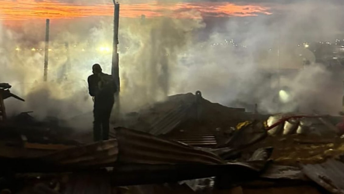 Incendio en campamento dejó 17 damnificados en Antofagasta