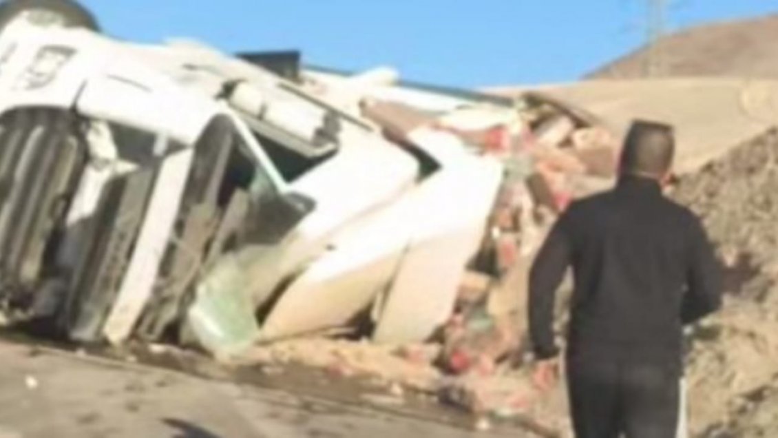 Camionero murió al volcar su vehículo en ruta de El Loa