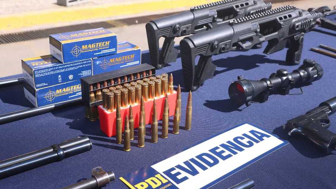 Más de 100 armas ilegales fueron halladas en una bodega de Huechuraba