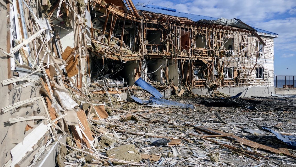 Rusia dice que destruyó almacenes de municiones y combustible en base aérea de Krivi Rig