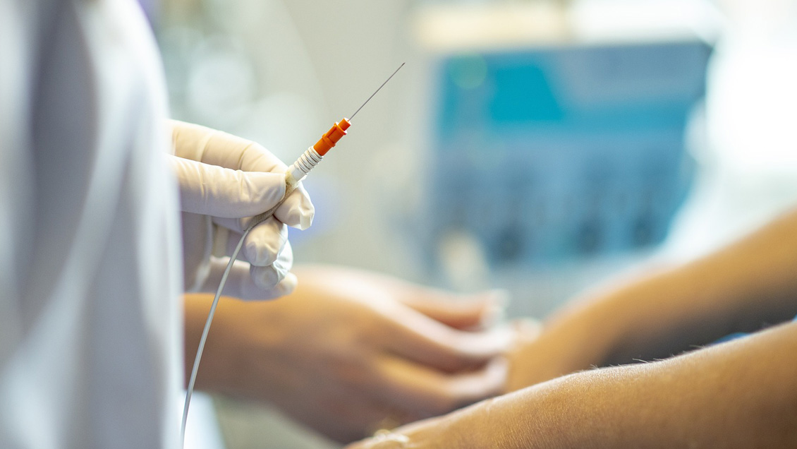 Clausuran clínica estética ilegal que operaba en oficina frente a mall en Providencia