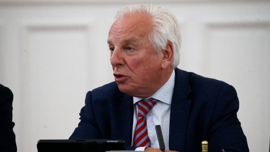 Consejero RN no ve razón para acudir a los árbitros: 