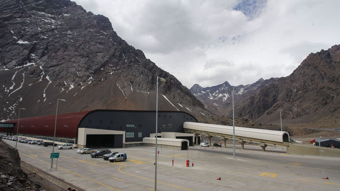 Paso Los Libertadores cerrará desde esta noche por sistema frontal