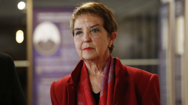 Gloria Hutt: El texto fluye, se lee bien, es bueno y tiene aportes