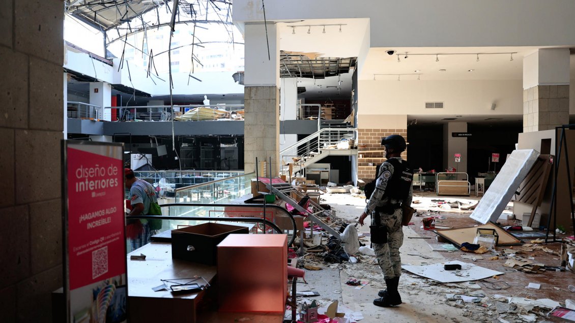 México elevó a 39 el número de muertos por el impacto del huracán Otis