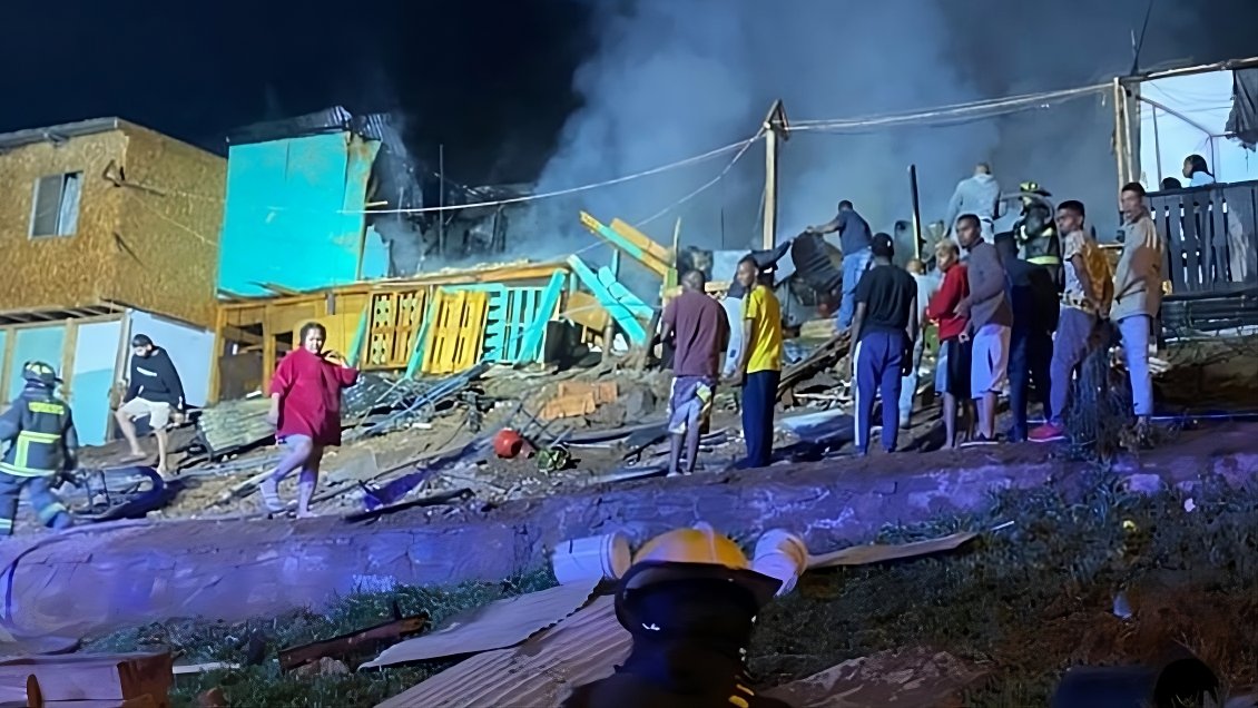 Incendio destruyó dos viviendas en campamento de Antofagasta