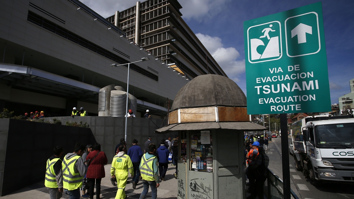 ¿Cuándo se debe evacuar? Actualizan protocolo ante sismos y tsunamis en Chile