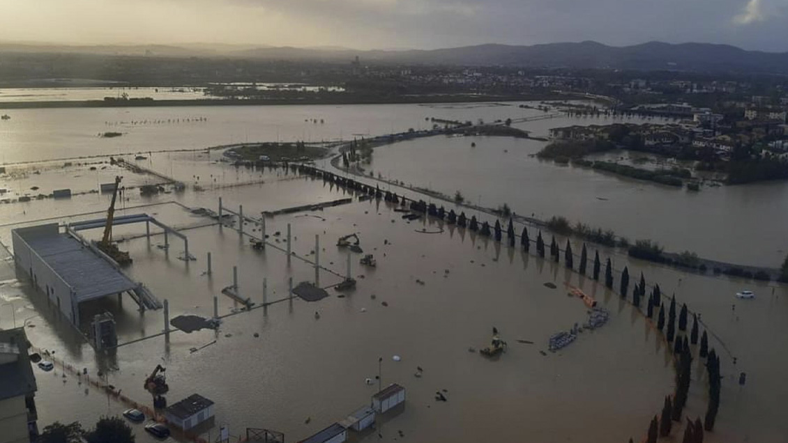 Once muertos, daños millonarios y un virulento fuego forestal por el ciclón Ciarán en Europa